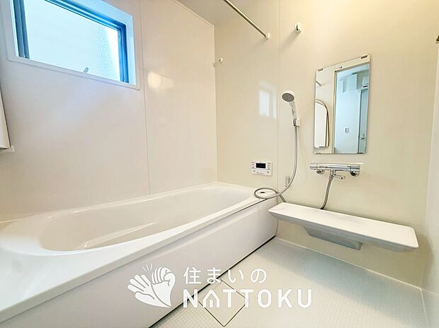 現地写真（浴室）
浴室暖房乾燥機付き。１坪タイプで広々です。