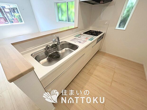 現地写真(キッチン)
収納たっぷりのシステムキッチン、浄水器付水栓を標準装備しています。