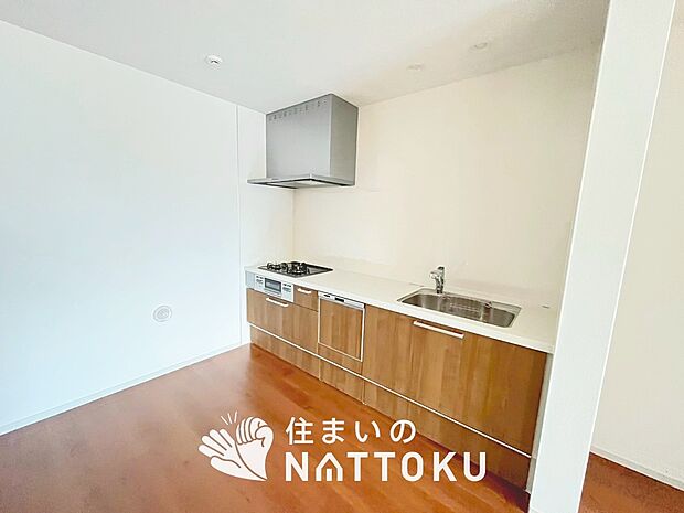 現地写真(キッチン)
収納たっぷりのシステムキッチン、浄水器付水栓を標準装備しています。