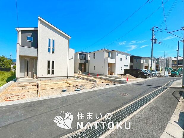 現地写真(街並み)
全7邸
駐車2台可能