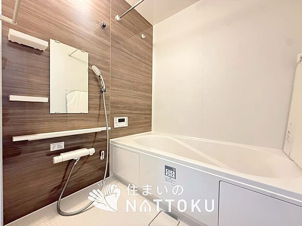現地写真（浴室）
浴室暖房乾燥機付き。１坪タイプで広々です。

