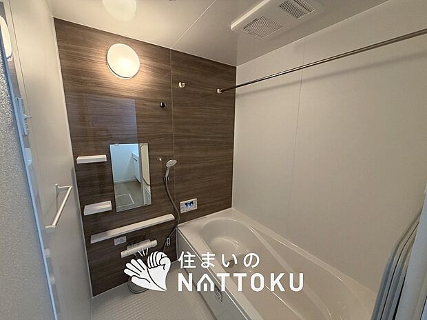 現地写真（浴室）
浴室暖房乾燥機付き。１坪タイプで広々です。
