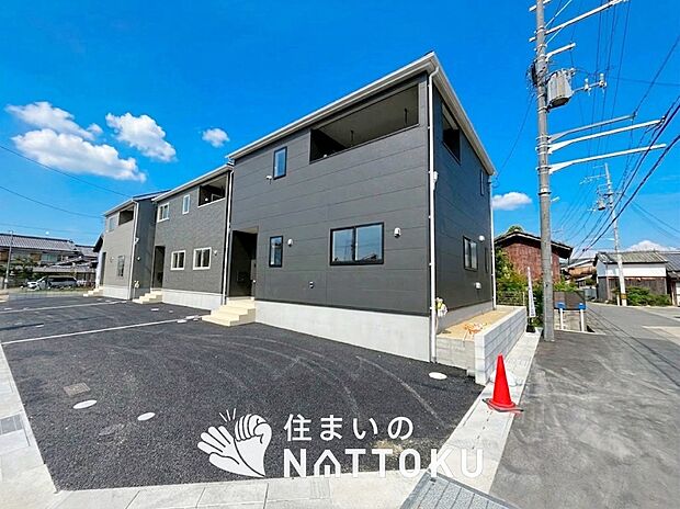 現地写真（街並み）
全３邸
駐車３台可能
