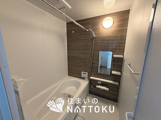 現地写真（浴室）
浴室暖房乾燥機付き。１坪タイプで広々です。
