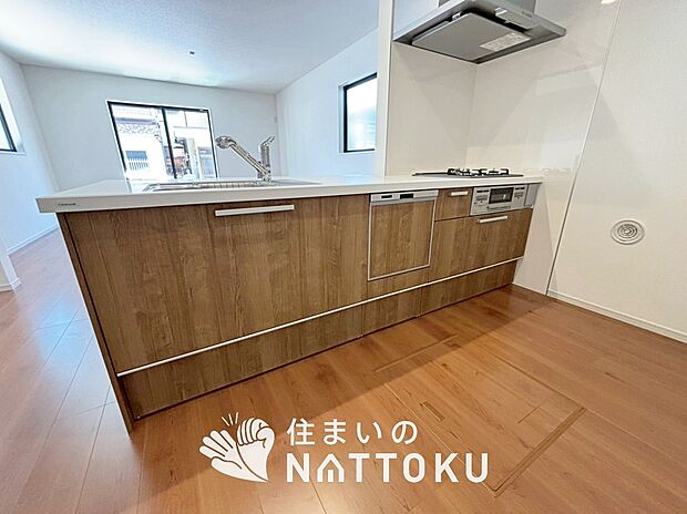 現地写真(キッチン)
収納たっぷりのシステムキッチン、浄水器付水栓を標準装備しています。