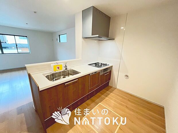 現地写真(キッチン)
収納たっぷりのシステムキッチン、浄水器付水栓を標準装備しています。