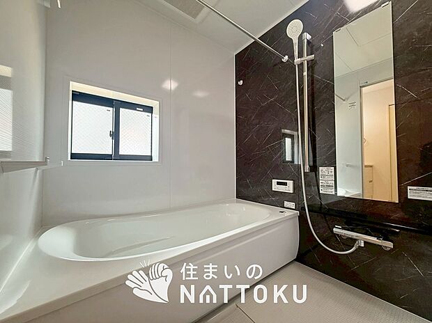 現地写真（浴室）
浴室暖房乾燥機付き。１坪タイプで広々です。

