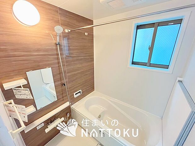 現地写真(浴室)
浴室暖房乾燥機付き。1坪タイプで広々です。
