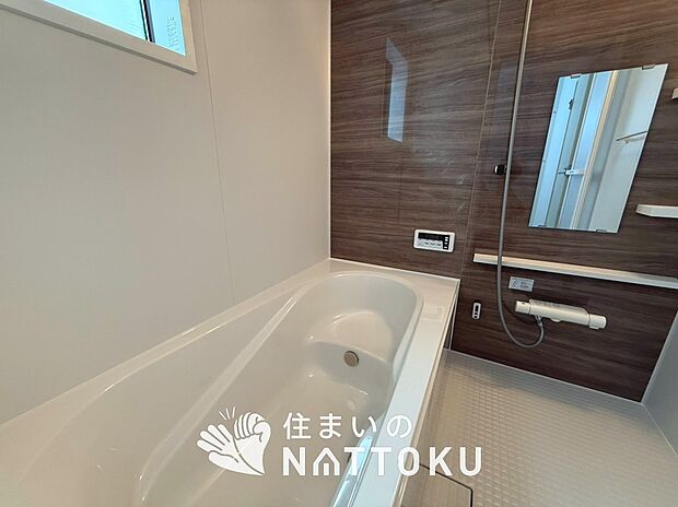 現地写真(浴室)
浴室暖房乾燥機付き。1坪タイプで広々です。