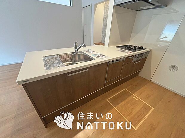現地写真(キッチン)
収納たっぷりのシステムキッチン、浄水器付水栓を標準装備しています。