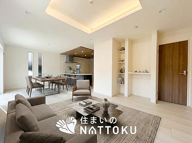 現地写真(リビング)
フローリング材には、木目、色調など木材特有の風合いがあり、ナチュラルな美しさになっています。