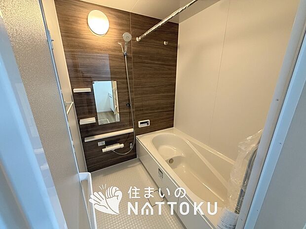 現地写真（浴室）
浴室暖房乾燥機付き。１坪タイプで広々です。
