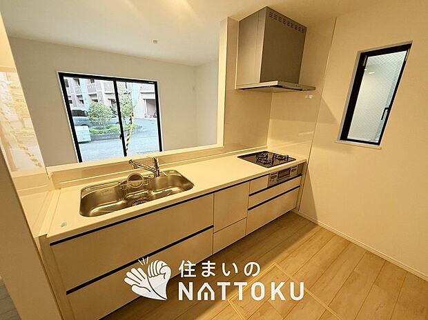 現地写真(キッチン)
収納たっぷりのシステムキッチン、浄水器付水栓を標準装備しています。