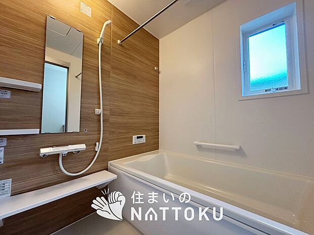 現地写真(浴室)
浴室暖房乾燥機付き。1坪タイプで広々です。