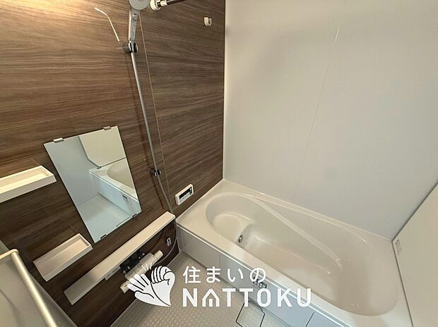 現地写真（浴室）
浴室暖房乾燥機付き。１坪タイプで広々です。
