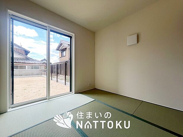 【現地写真(和室)】大壁仕様の新和室。くつろぎの空間です。