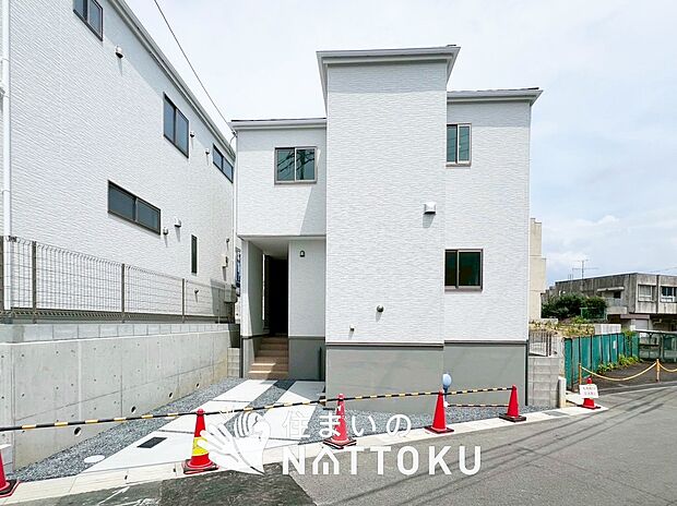 【現地写真(外観)【2号地】】断熱性、気密性を高める工夫で一年中ずっと心地よく暮らせる、高気密・高断熱です。