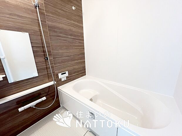 【現地写真(浴室)】浴室暖房乾燥機付き。1坪タイプで広々です。