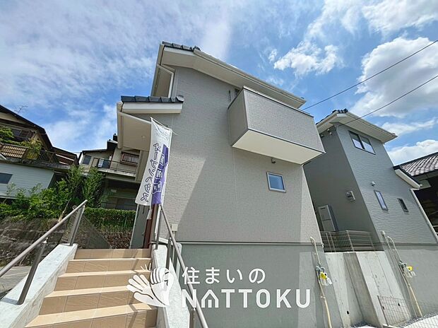 【現地写真(外観)【1-1号地】】雨で汚れを落とし、耐久性・耐候性に優れた外壁を使用しています。