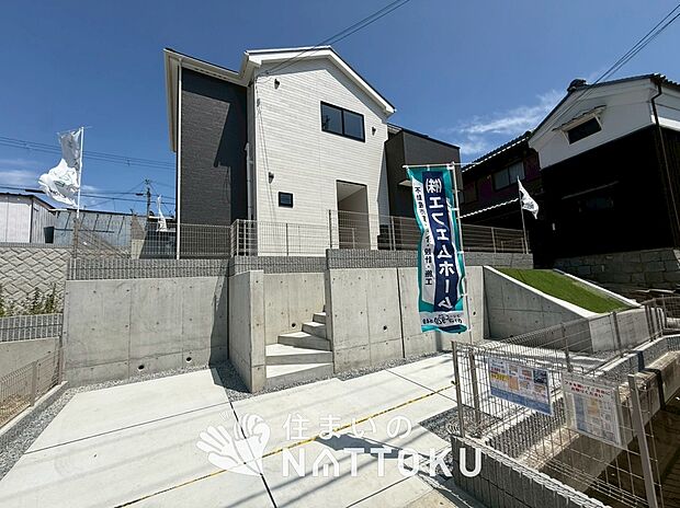 【現地写真(外観)【3号地】】雨で汚れを落とし、耐久性・耐候性に優れた外壁を使用しています。