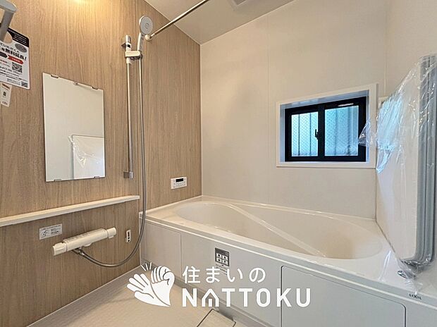 【現地写真(浴室)】浴室暖房乾燥機付き。1坪タイプで広々です。