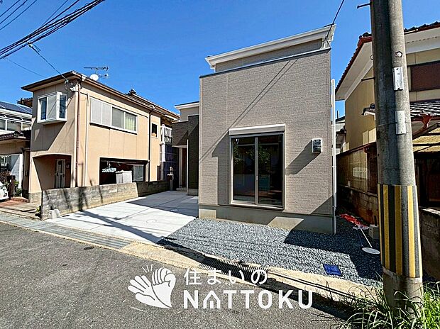 【現地写真(前道含む外観)】お引渡し後も無償の定期点検を行っており、暮らしの安心をお届けしています。