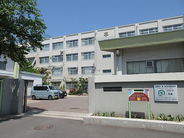 高槻市立第七中学校(約987m)