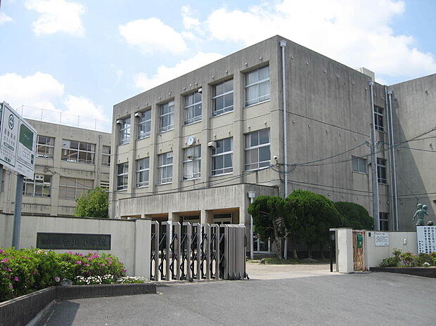 城陽市立古川小学校(約360m)