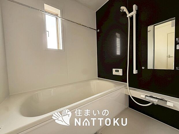 【現地写真(浴室)】浴室暖房乾燥機付き。1坪タイプで広々です。