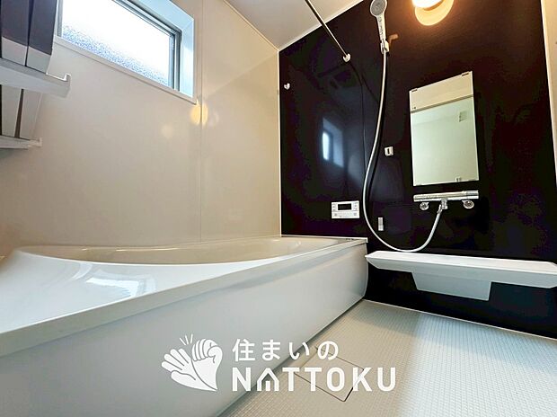 【現地写真(浴室)】浴室暖房乾燥機付き。1坪タイプで広々です。