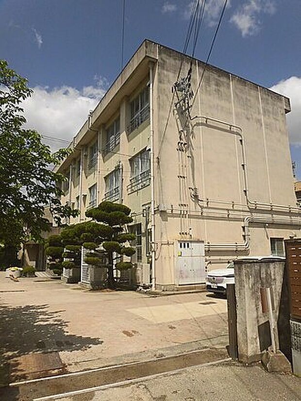 和歌山市立西和佐小学校(約1,300m)