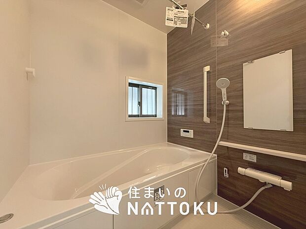 【現地写真(浴室)】浴室暖房乾燥機付き。1坪タイプで広々です。