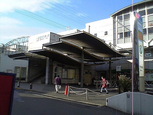 近鉄奈良線「瓢箪山駅」(約1,600m)