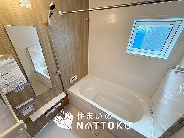 【現地写真（浴室）】浴室暖房乾燥機付き。１坪タイプで広々です。