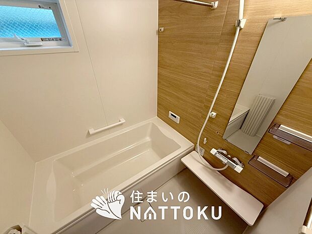 【現地写真(浴室)】浴室暖房乾燥機付き。1坪タイプで広々です。