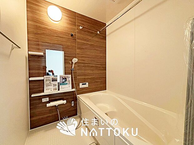 【現地写真(浴室)】浴室暖房乾燥機付き。1坪タイプで広々です。