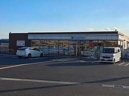 ファミリーマート東近江沖野五丁目店 130ｍ(徒歩2分)