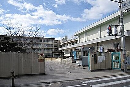 摂津市立鳥飼小学校 452ｍ(徒歩6分)