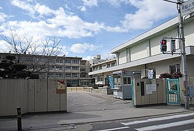 摂津市立鳥飼小学校(約452m)