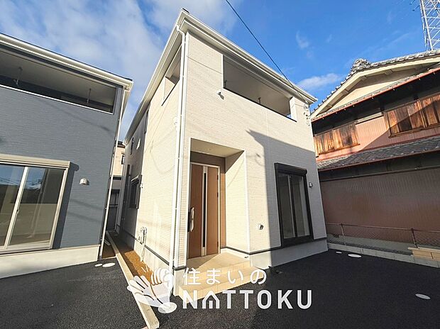 【現地写真(外観)【2号地】】雨で汚れを落とし、耐久性・耐候性に優れた外壁を使用しています。