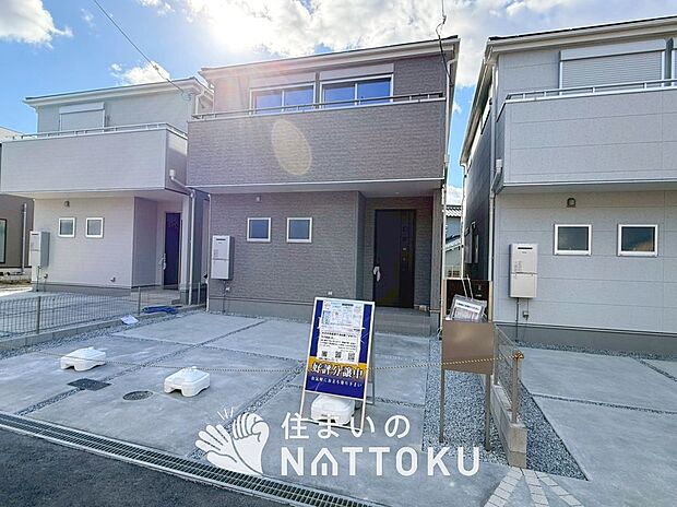 【現地写真(外観)【2号地】】雨で汚れを落とし、耐久性・耐候性に優れた外壁を使用しています。