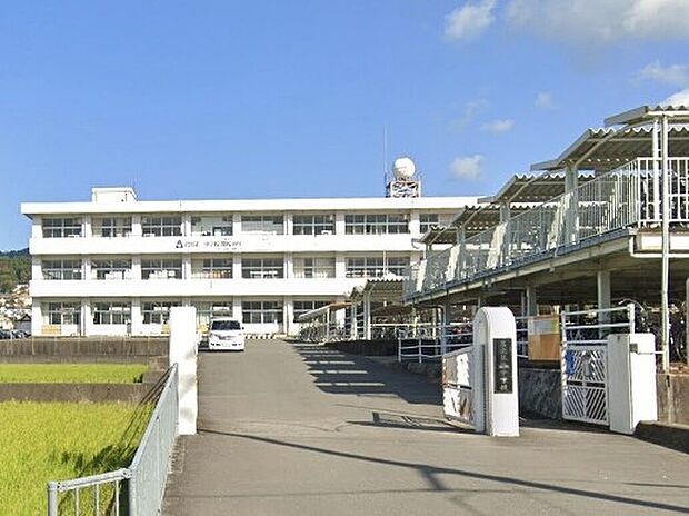 岩出市立岩出第二中学校（約1,500m）