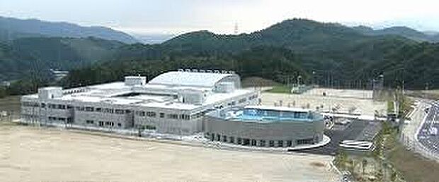 箕面市立止々呂美小学校（約1,179m）