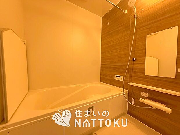 【現地写真(浴室)】浴室暖房乾燥機付き。1坪タイプで広々です。