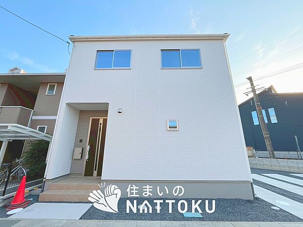 【現地写真(外観)】雨で汚れを落とし、耐久性・耐候性に優れた外壁を使用しています。