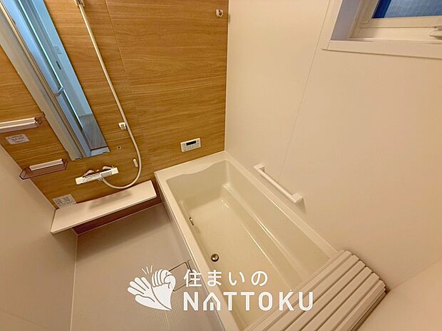 【現地写真（浴室）】浴室暖房乾燥機付き。１坪タイプで広々です。