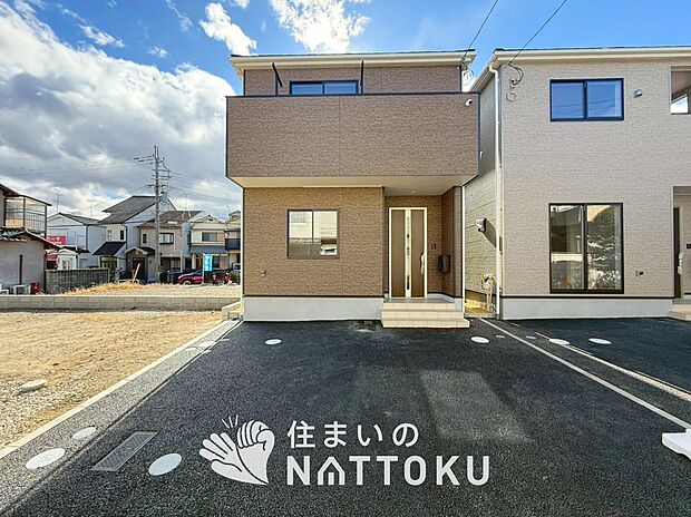 【現地写真（外観）【２号地】】軽くて火災に強い屋根材を採用し、地震時の建物への負担や揺れを軽減しています。