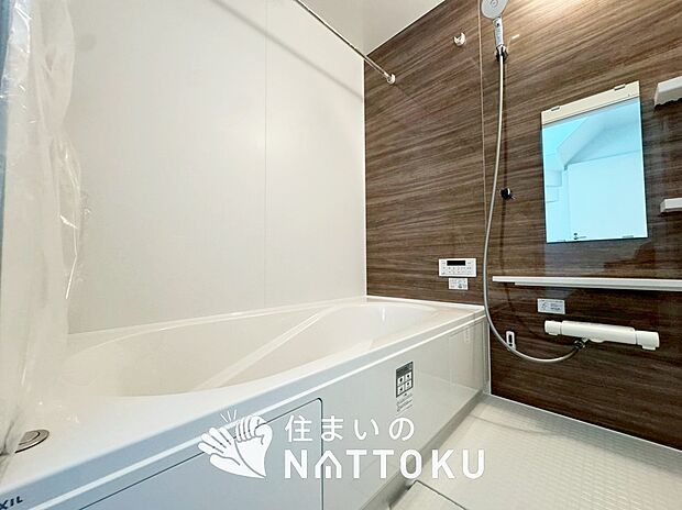 【現地写真(浴室)】浴室暖房乾燥機付き。1坪タイプで広々です。