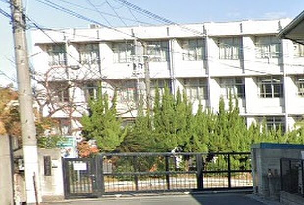 羽曳野市立峰塚中学校(約1,400m)