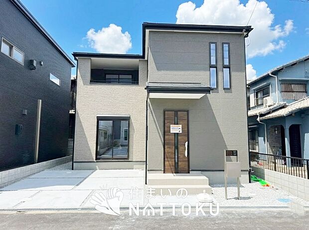 【現地写真(外観)】軽くて火災に強い屋根材を採用し、地震時の建物への負担や揺れを軽減しています。